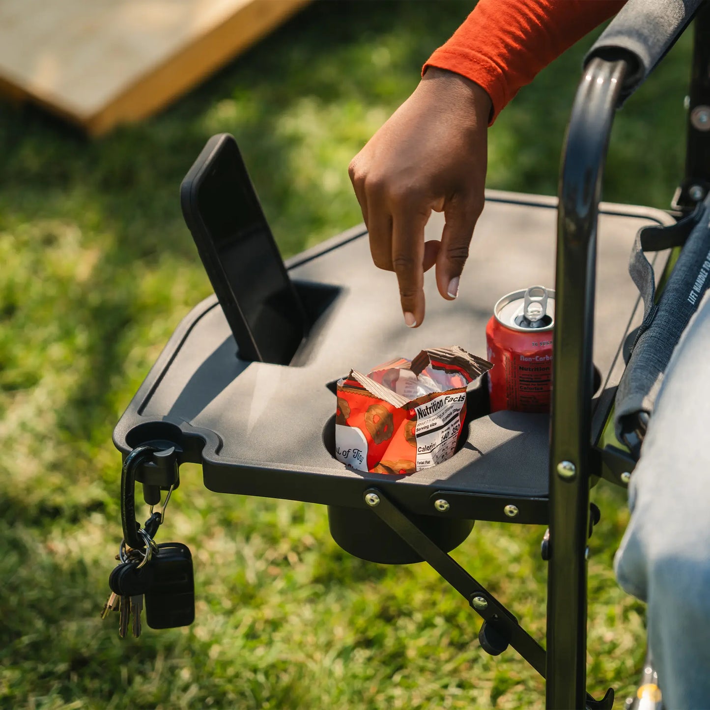 Freestyle Rocker with Side Table Q2